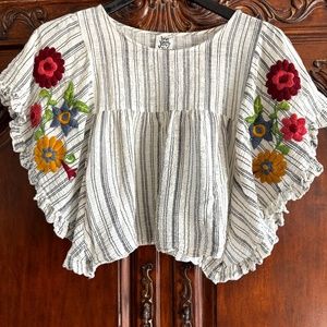 Ivy Jane- embroidered ruffle sleeve Blouse -size Small